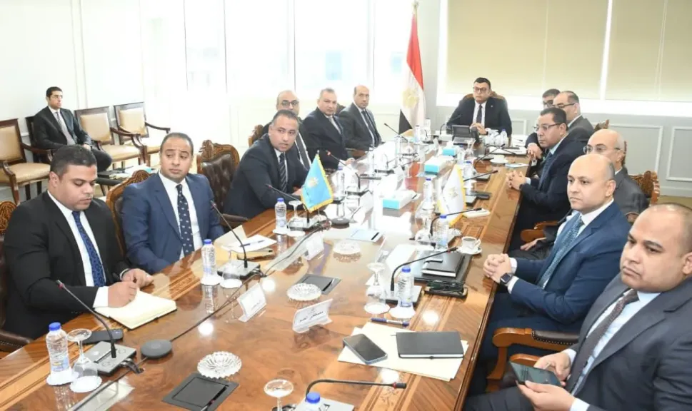وزير الإسكان يعقد اجتماعاً لبحث ملف تشغيل مشروع حدائق تلال الفسطاط
