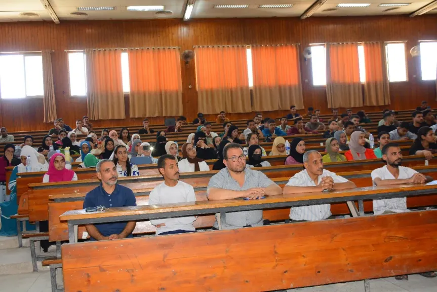 جامعة أسيوط تنظم ورشة عمل بعنوان ”حياتك تهمنا: الاستخدام الآمن لطفايات الحريق وكيفية مواجهة الحرائق”