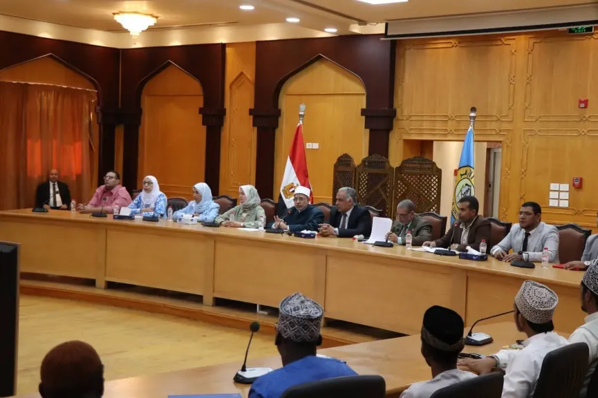 رئيس جامعة الأزهر يقرر إنشاء مجلس شهري للطلاب الوافدين