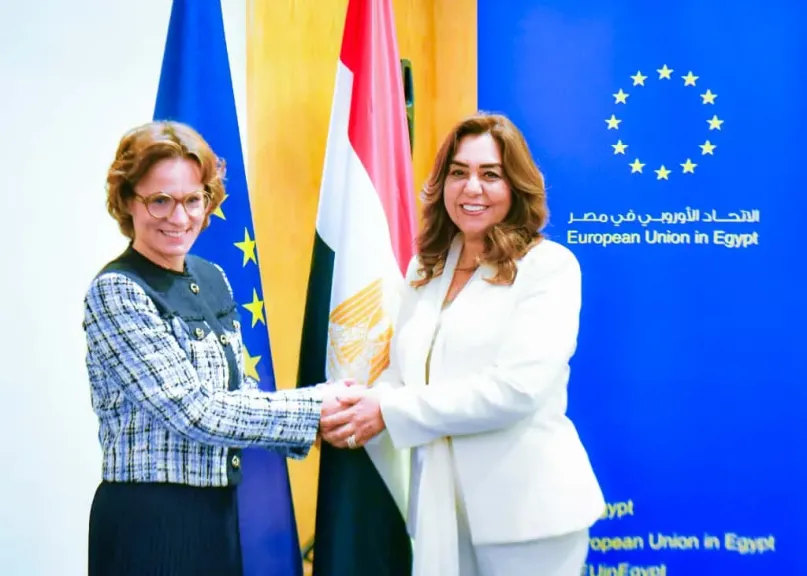 منال عوض ومفوضة البيئة بالاتحاد الأوروبي
