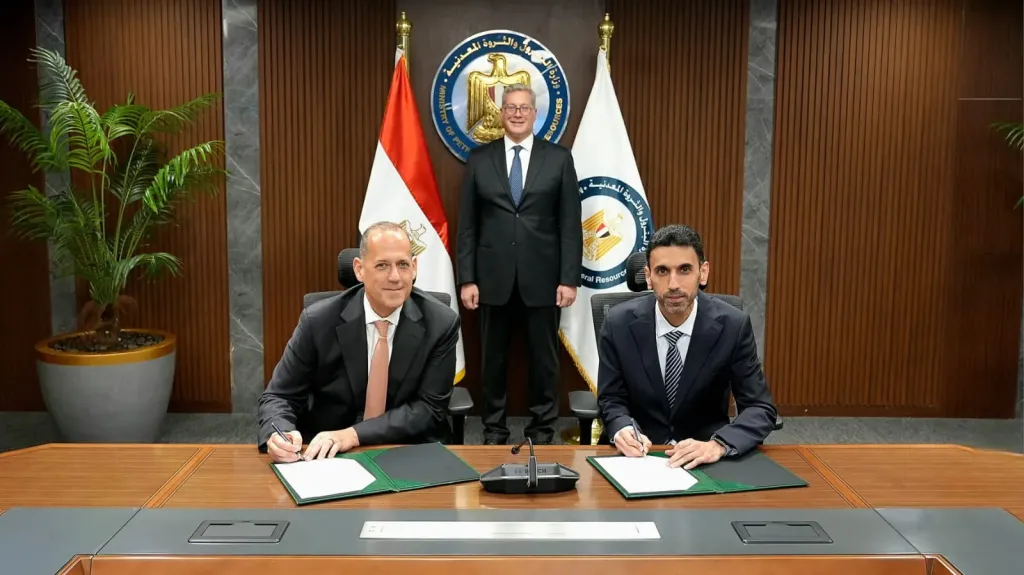 وزير البترول يشهد توقيع عقد جديد بين ”بي بي” و”فالاريس” لحفر 5 آبار غاز بالبحر المتوسط