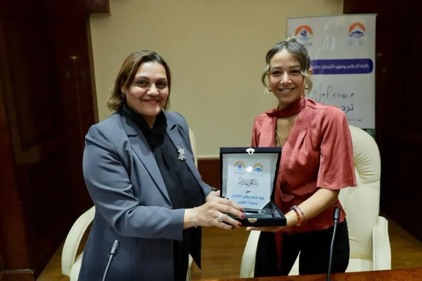 كلية الإعلام جامعة ٦ أكتوبر تستضيف مصممة الأزياء المصرية العالمية فريدة تمراز