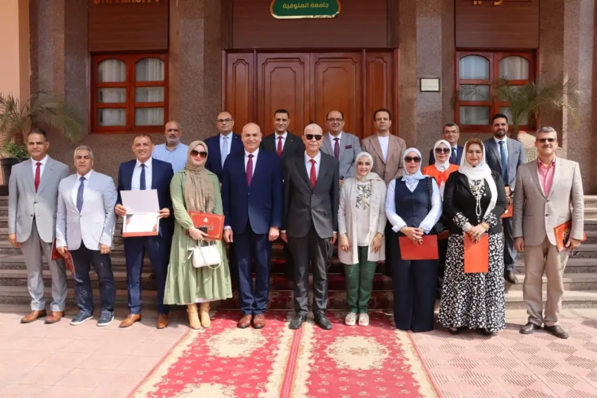 رئيس جامعة المنوفية يكرم  منسقي معايير  مسابقة ”أفضل جامعة في الأنشطة الطلابية”