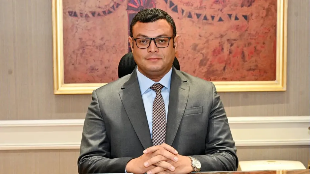 وزير الإسكان يُعلن الانتهاء من مشروعات الكهرباء والإنارة بالتجمعات البديلة بمنطقة ”شمس الحكمة”
