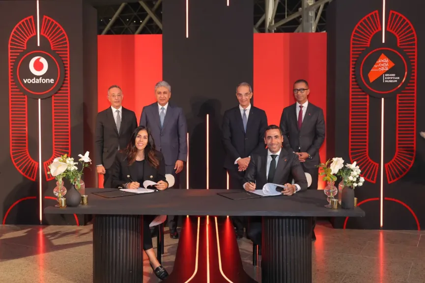 وزيرا الاتصالات والسياحة يشهدان توقيع اتفاقية بين شركة ليجاسى بالمتحف المصرى الكبير وفودافون مصر