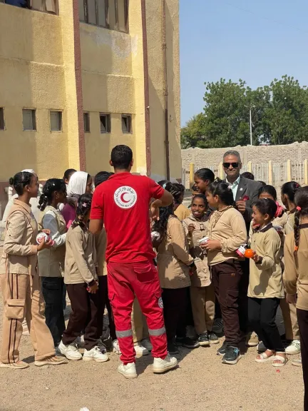 الهلال الأحمر ينفذ قافلة طيبة في حلايب وشلاتين