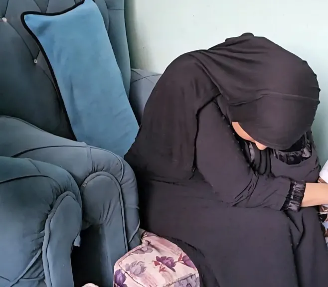 انهيار والدة طالبة قُتلت على والدها وزوجته الثانية في قنا: كانوا هيدفنوها والطبيب كشف الجريمة عاوزة حقها يرجع