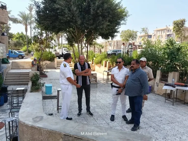 العبور تستعيد انضباطها.. حملة مكبرة تزيل الإشغالات وتغلق المقاهي المخالفة