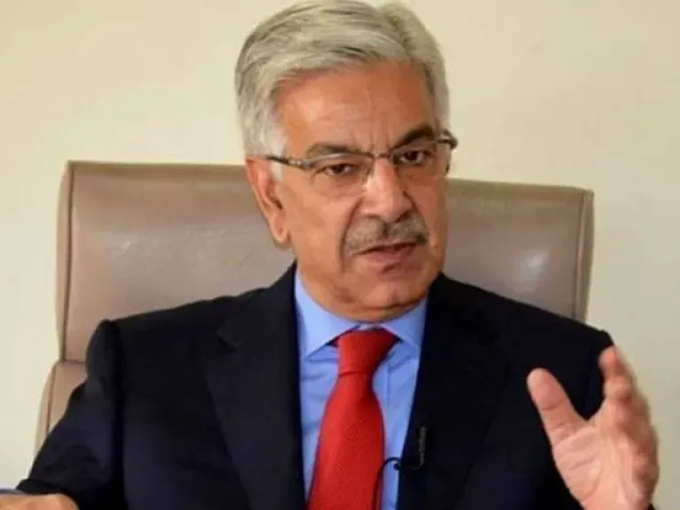 وزير الدفاع الباكستاني يؤكد التوصل لاتفاق وقف إطلاق نار مع أفغانستان
