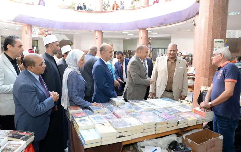 رئيس جامعة المنصورة يفتتح المعرض الرابع عشر للكتاب لتعزيز الوعي الثقافي والبحث العلمي لدى الطلاب