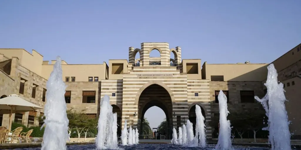 برنامج ماجستير إدارة الأعمال الدولية بكلية أُنسي ساويرس لإدارة الأعمال بالجامعة الأمريكية بالقاهرة يحتل المرتبة الرابعة عالمياً لتصنيف QS لسنة 2026