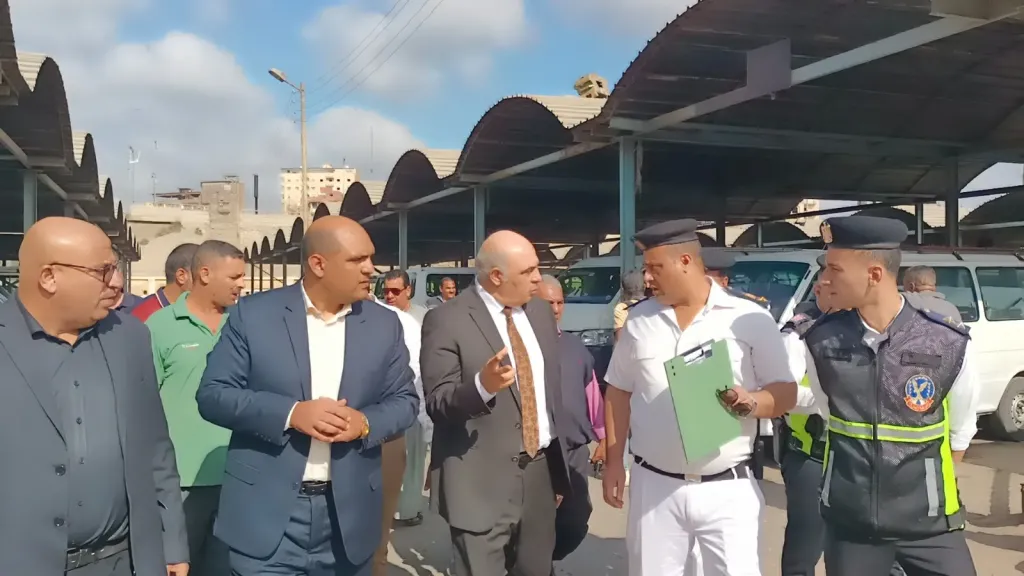 سكرتير عام كفر الشيخ يطمئن على تطبيق التعريفة الجديدة بمواقف السيارات