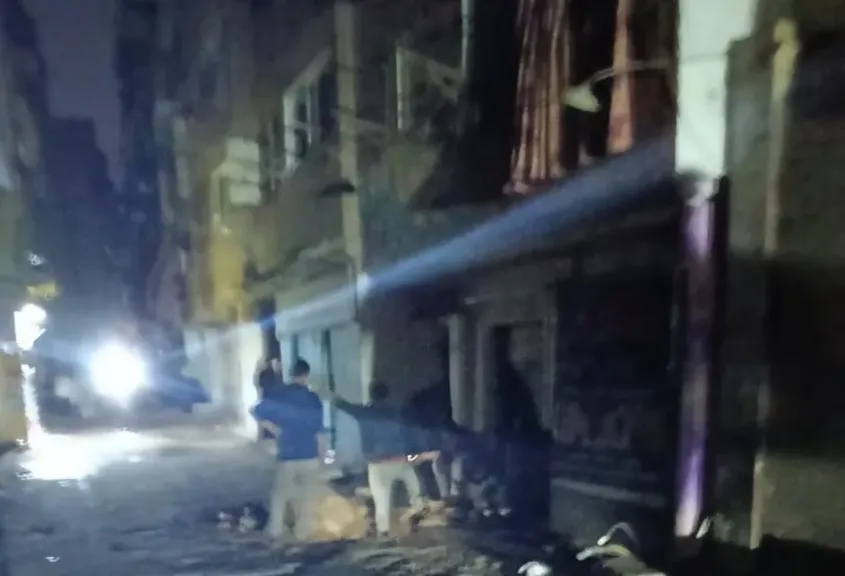 «الكهرباء بتفصل كل يوم».. اشتعال كابل عمومي للمرة الثالثة يظلم شوارع بولاق الدكرور | خاص