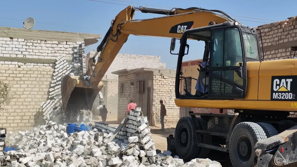 محافظ أسيوط: إزالة 79 حالة تعدي واسترداد أكثر من 2200 فدان