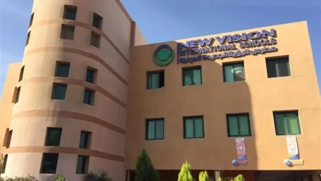 بعد جلسة صلح.. تفاصيل قيام ولي أمر بدهس أسرة كاملة أمام مدرسة بالشيخ زايد