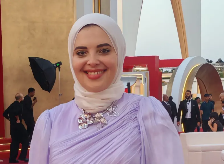 مروة خليل.. أول صوت نسائي يقدم فقرات مهرجان الجونة السينمائي