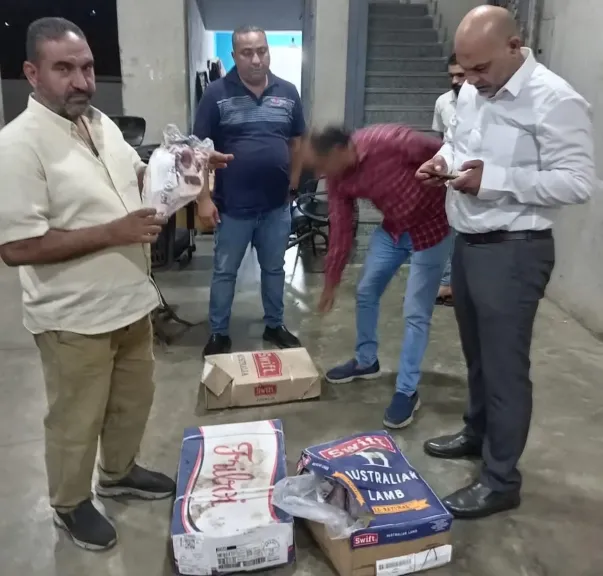 ضبط أكبر مخزون من اللحوم الفاسدة في العبور قبل بيعها للمواطنين