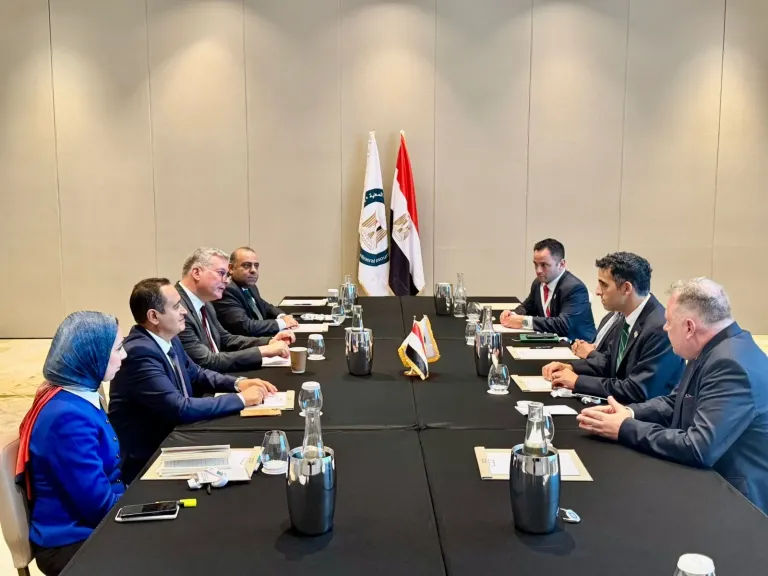 وزير البترول مع شيفرون