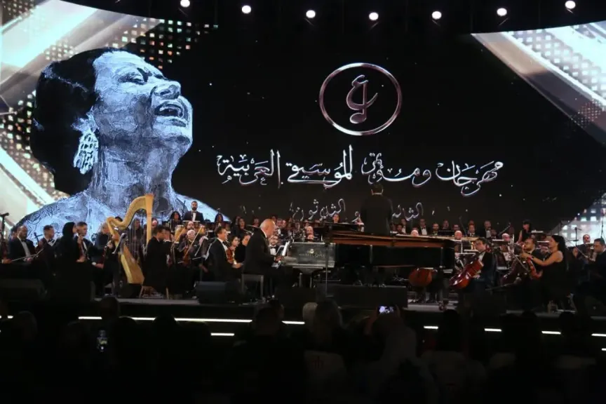جمهور مهرجان الموسيقى العربية 33 يعيش ليلة مليئة بسحر البيانو بتوقيع الموسيقار عمر خيرت