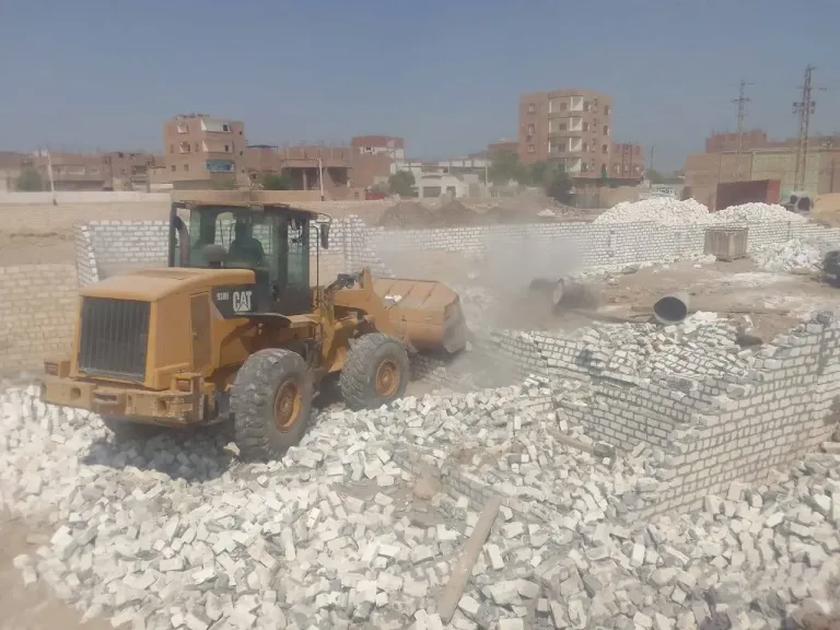 محافظ أسيوط: استرداد 199 فدان و2168 متر أملاك دولة خلال إزالة 23 حالة تعدي