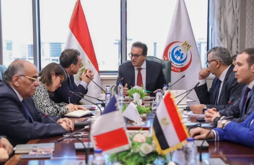 وزير الصحة يستقبل سفير فرنسا بمصر للإتفاق على تنفيذ خطة لتقديم المساعدات الإنسانية لقطاع غزة