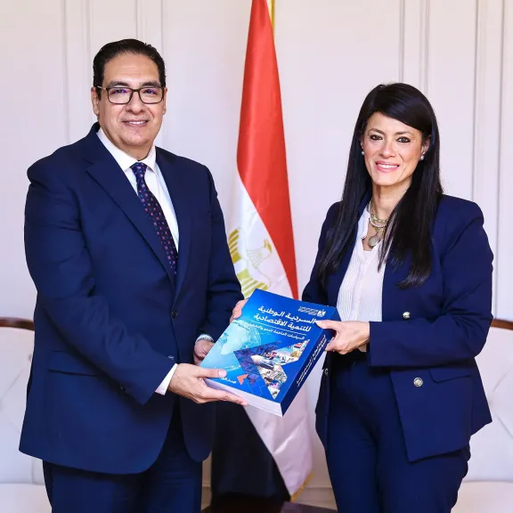 وزيرة التخطيط تبحث مع رئيس جامعة القاهرة تعزيز التعاون المشترك وتستعرض «السردية الوطنية للتنمية الاقتصادية»