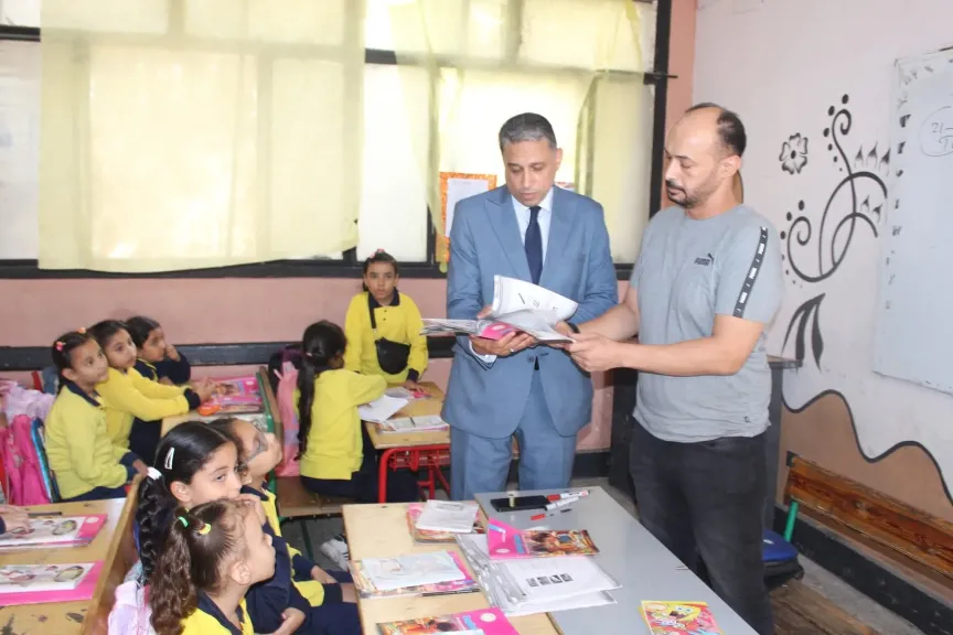 مدير «تعليم الجيزة» ينهي تعاقد معلم بالحصة لتقصيره في أداء عمله