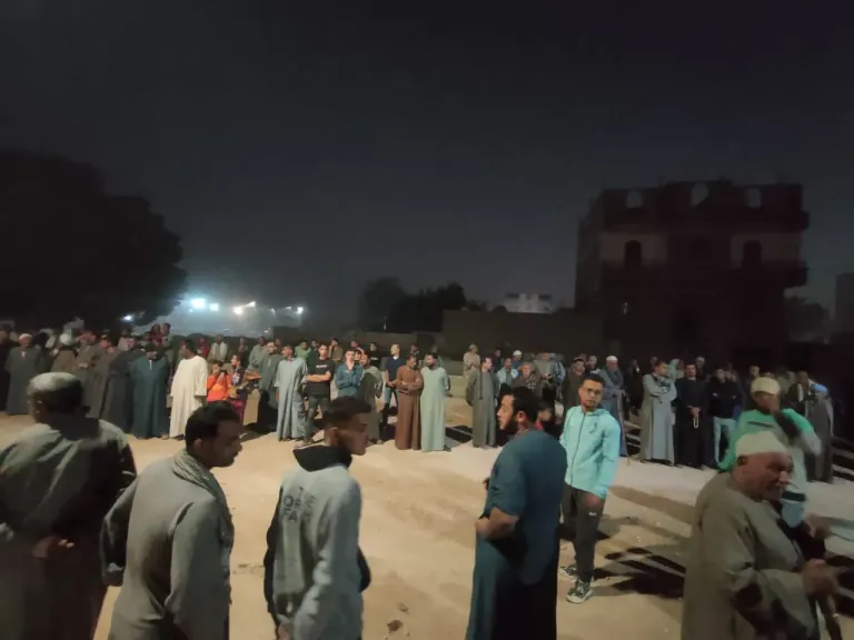 استمر البحث 12 يوما.. المئات يشيعون جنازة ابن أسيوط ضحية انهيار بئر في المنيا
