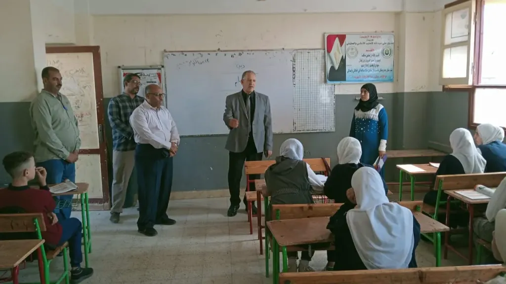 وكيل التعليم بأسيوط للمعلمين: اتقوا الله.. ذنب الطلاب الضعاف فى رقبتكم