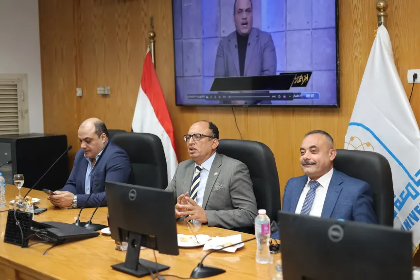 جامعة حلوان تنظم لقاء حول «الحرب الإعلامية»...و«قنديل» يؤكد: الحرب الحديثة لم تعد تُدار بالسلاح فقط بل بالرسائل الموجَّهة