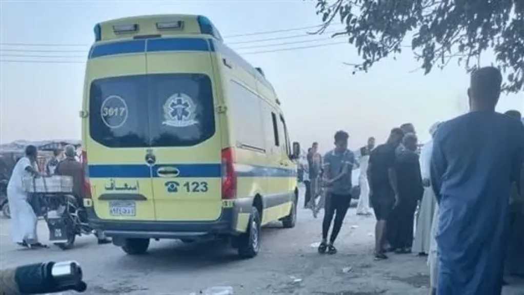 الدفع بـ12 سيارة إسعاف.. إصابة 15 شخصًا إثر انحراف أتوبيس محمل ركاب على صحراوي قنا