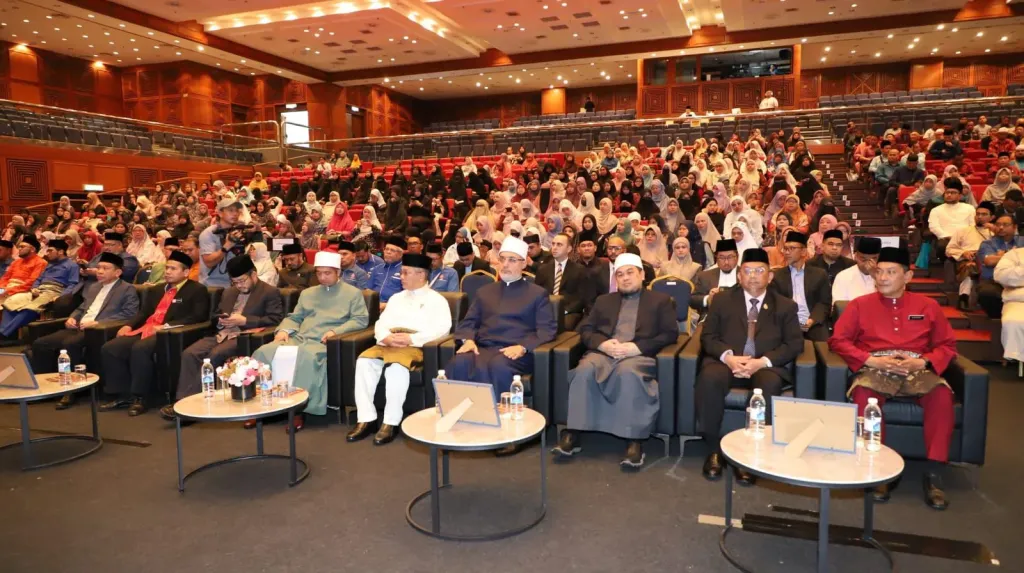 مفتي الجمهورية يشارك في الجلسة الافتتاحية «للمؤتمر الدولي عقيدة أهل السنة والجماعة» المنعقد بولاية لابوان الماليزية