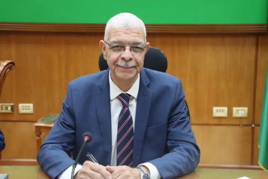 رئيس جامعة المنوفية يعقد اجتماعًا أون لاين بالعمداء لمتابعة سير العمل وانتظام الدراسة