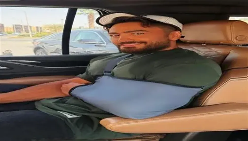 ”غيرت شكل الرياضة والحماس خدنى” .. تامر حسنى يطمئن جمهوره عقب إجراء عملية جراحية بذراعه