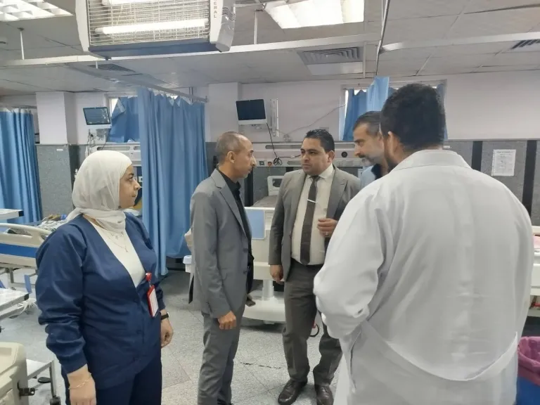 في أولى جولاته الميدانية.. مدير فرع القاهرة للتأمين الصحي يتفقد مستشفى المقطم