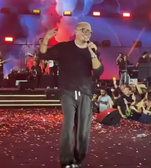 الهضبة يشعل أجواء الجونة بأغاني ”بدأنا”
