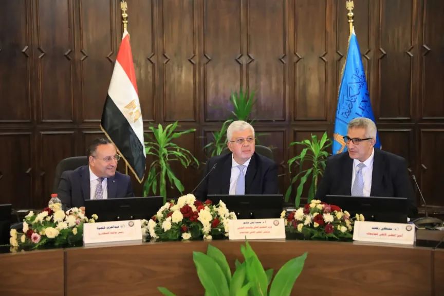 وزير التعليم العالي يشيد بإدراج 26 جامعة مصرية في تصنيف التايمز العالمي لعام 2026