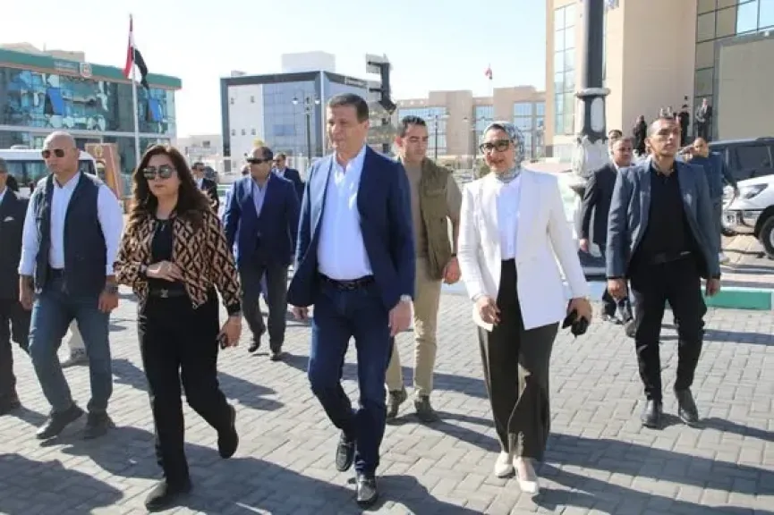 وزيرا التنمية المحلية والزراعة ومحافظ الوادي الجديد يتفقدون مجمع المصالح الحكومية للخدمات... وزيرا التنمية المحلية والزراعة ومحافظ الوادي الجديد يتفقدون مجمع المصالح الحكومية للخدمات الذكية بالخارجة