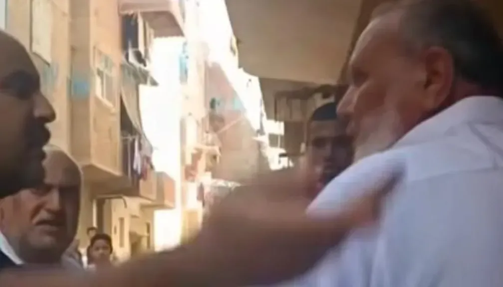 حبس يهدد المعتدي على المسن في السويس.. تفاصيل الواقعة والعقوبات المنتظرة حبس يهدد المعتدي على المسن في السويس.. تفاصيل الواقعة والعقوبات المنتظرة