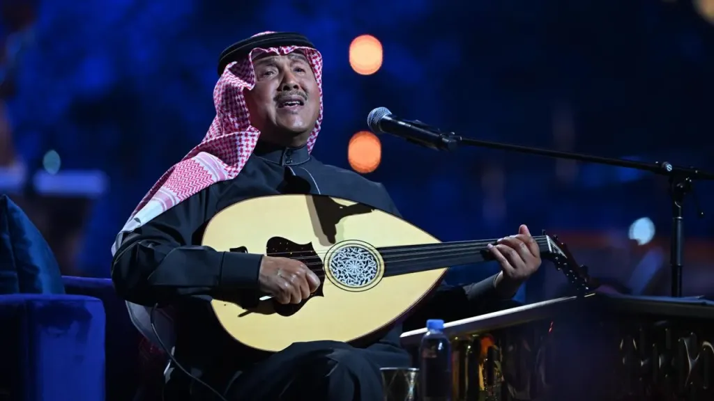 فنان العرب يطرب الجمهور الكويتي رغم المرض فنان العرب يطرب الجمهور الكويتي رغم المرض