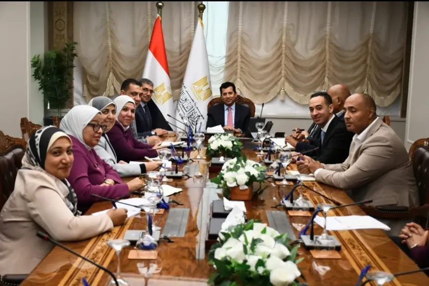 في ضوء توجيهات الرئيس عبد الفتاح السيسي خلال احتفالية ”وطن السلام”.. ... في ضوء توجيهات الرئيس عبد الفتاح السيسي خلال احتفالية ”وطن السلام”..  • وزير الشباب والرياضة يطلق برنامجًا متكاملًا لزيارات الشباب إلى سيناء