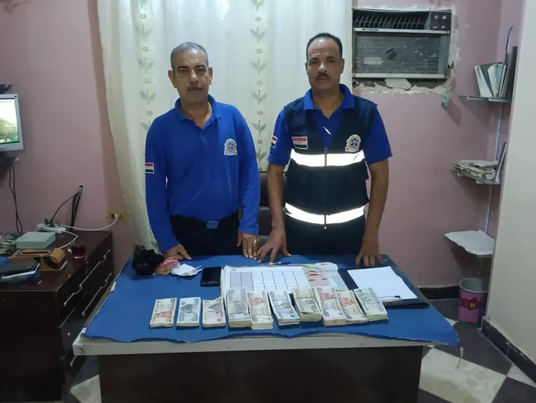 115 ألف وآيفون 16 بروماكس.. مسعف وسائق يعثران على مبلغ مالي مع... 115 ألف وآيفون 16 بروماكس.. مسعف وسائق يعثران على مبلغ مالي مع مصابين إثر حادث ويسلمانه للشرطة بقنا