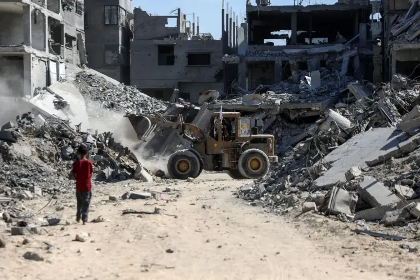 دخول فريق مصري متخصص إلى القطاع مزود بمعدات ثقيلة، للمساعدة في استخراج الجثث من تحت الأنقاض