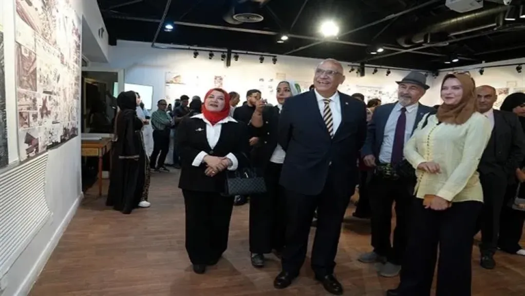 افتتاح معرض «رؤى مستقبلية للحفاظ على التراث» بالتنسيق الحضاري لتشجيع مشروعات الشباب افتتاح معرض «رؤى مستقبلية للحفاظ على التراث» بالتنسيق الحضاري لتشجيع مشروعات الشباب