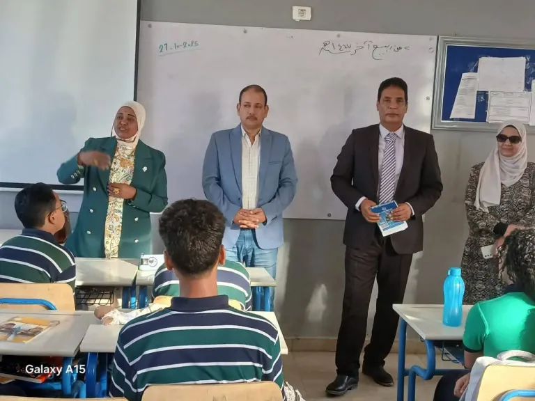 مديرة التعليم بالبحر الأحمر تجري جولة تفقدية لعدد من المدارس برأس غارب... مديرة التعليم بالبحر الأحمر تجري جولة تفقدية لعدد من المدارس برأس غارب لمتابعة إنضباط العملية