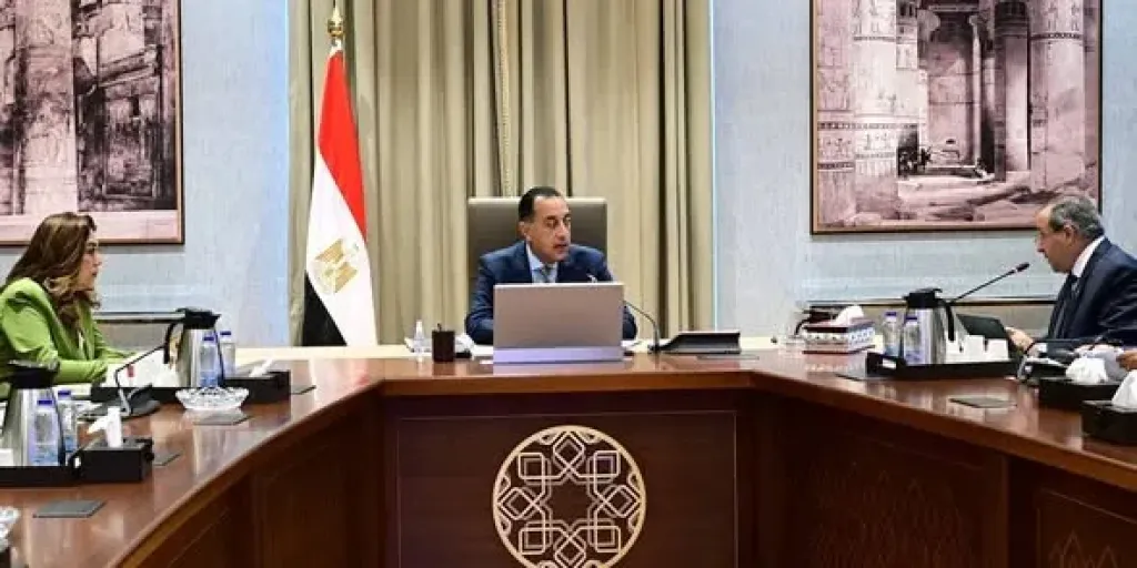 رئيس الوزراء يتابع مع محافظ بورسعيد عددًا من المشروعات الاستثمارية الجاري تنفيذها... رئيس الوزراء يتابع مع محافظ بورسعيد عددًا من المشروعات الاستثمارية الجاري تنفيذها في المحافظة