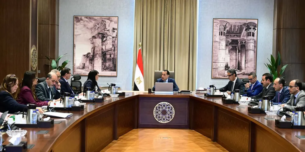 مدبولي: نحرص على ضمان رصيد مطمئن دائم من السلع الاستراتيجية وضخ الكميات... مدبولي: نحرص على ضمان رصيد مطمئن دائم من السلع الاستراتيجية وضخ الكميات اللازمة منها في الأسواق لتلبية احتياجات المواطنين