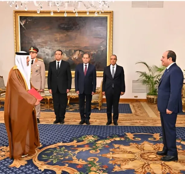الزعابي يقدم أوراق اعتماده إلى الرئيس السيسي سفيرا جديدا للإمارات الزعابي يقدم أوراق اعتماده إلى الرئيس السيسي سفيرا جديدا للإمارات