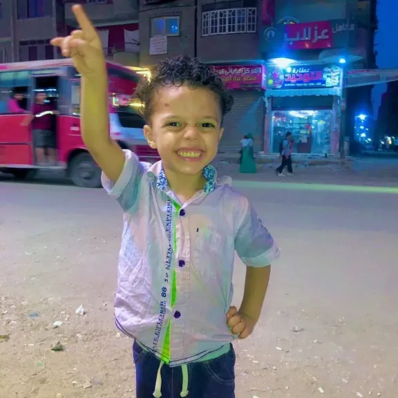بعد 36 ساعة من البحث.. انتشال جثة ”سليم” طفل شبرا الخيمة داخل شبكة الصرف الصحي