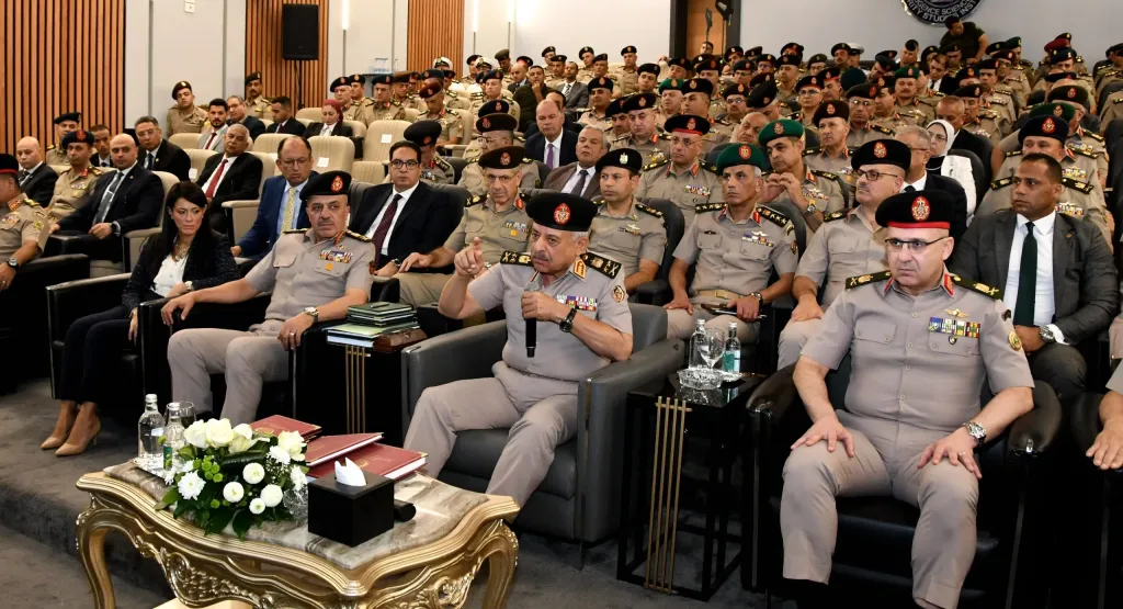 وزير الدفاع يشهد مناقشة البحث الرئيسى لمركز الدراسات الإستراتيجية للقوات المسلحة
